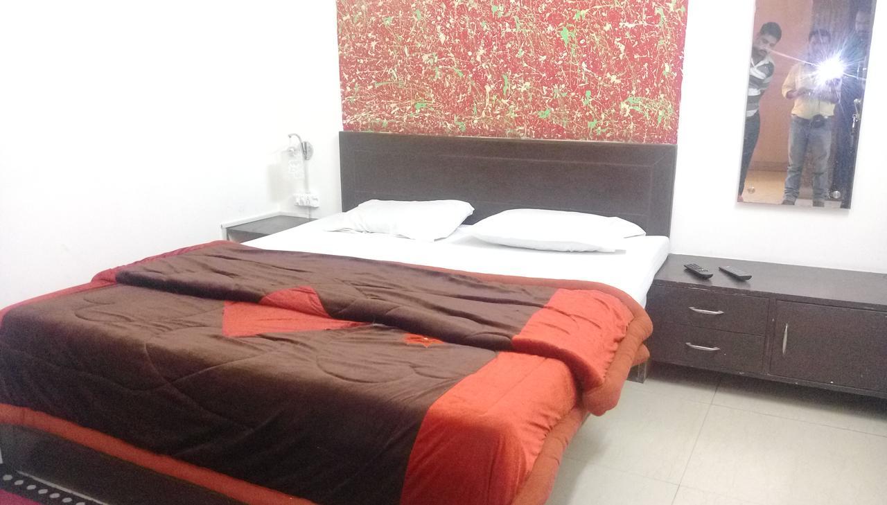 Hotel Aashiyana อัครา ภายนอก รูปภาพ